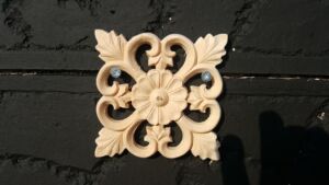 Дървен Орнамент за Декорация на Мебели