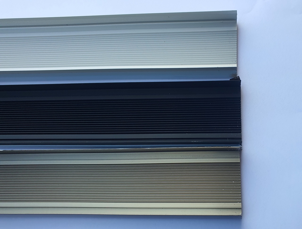 Алуминиев Профил за кантиране на Плот, челен борд в Цвят Сив-Алумин, Инокс, Черен мат