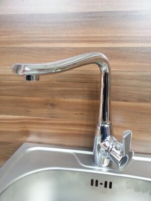 Смесител стоящ за кухненска мивка модел LUX 105