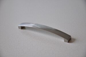 Мебелни дръжки модел 5132