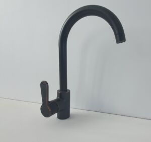 Смесител за кухня в черен мат с медни отенъци