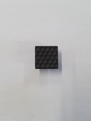 Мебелна дръжка пчелна пита черен мат - 19052