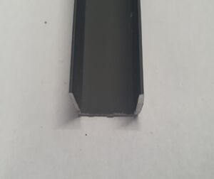 П образна кант дръжки тип капак в черен мат за гардероби с плъзгащи врати