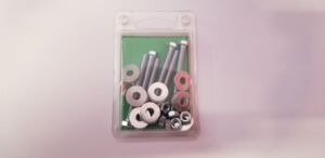 ГАЙКА С БОЛТ И 2 ШАЙБИ в блистер