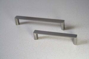 Мебелна дръжка модел 715