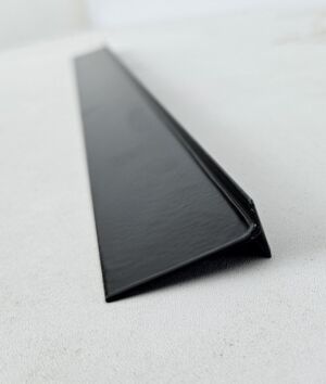 Лайсна за плот 4 см Т образна Черна