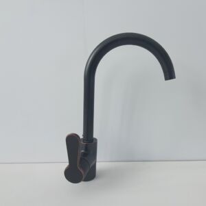 Смесител за кухня в черен мат с медни отенъци