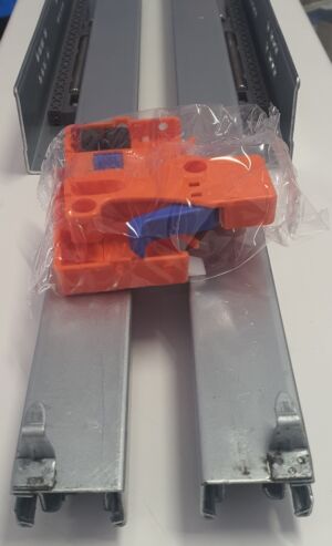 Скрит водач ЧАСТИЧНО изтегляне + плавно за 18мм ПДЧ