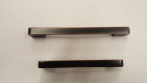 Мебелна Дръжка Черен Мат с Меден Кант