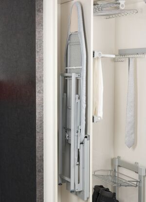 Дъска за гладене прибираща се в Гардероб, Шкаф