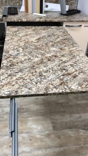 Разтегателен механизъм за маса