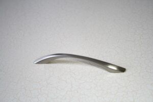 Мебелна дръжка модел 8611