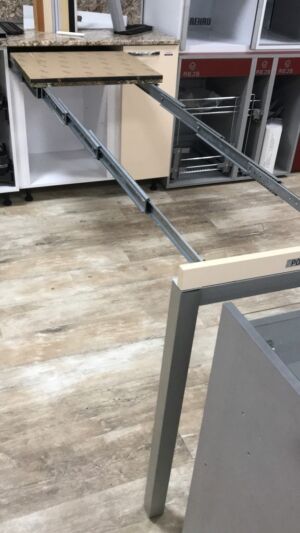 Разтегателен механизъм за маса