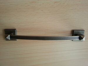 Мебелни дръжки модел D115