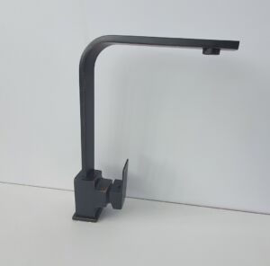 Смесител за кухня в черен мат с медни отенъци