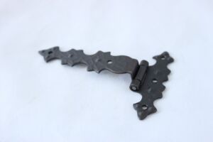 Мебелна панта старинна асиметрична малка с фалц 70Х105мм