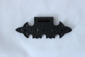 Мебелна панта старинна симетрична 96Х67мм