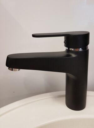 Смесител за Керамична Мивка модел PE 102 Черен