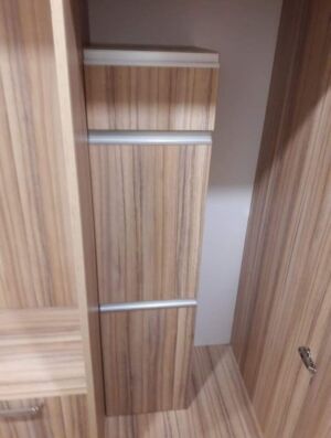 кош за пране за вграждане в шкаф