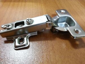 Мебелна панта (покрит кант)