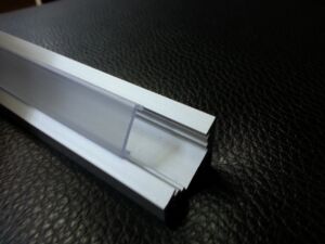 Алуминиеви профили за LED лента - КОРНЕР с КЛИК ПРОЗРАЧНА
