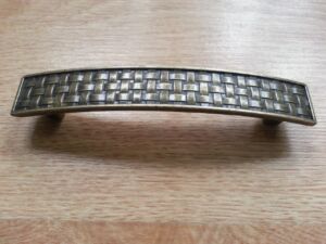 Мебелни дръжки модел DUG19