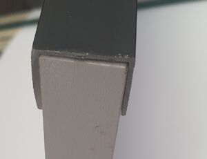 П образна кант дръжки тип капак в черен мат за гардероби с плъзгащи врати