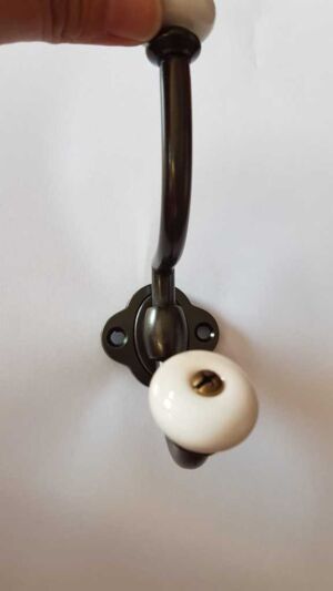 Закачалка в античен ретро стил с керамика