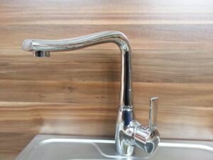 Смесител стоящ за кухненска мивка модел LUX 105