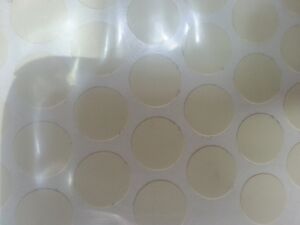 Самозалепваща тапа за покриване на винт