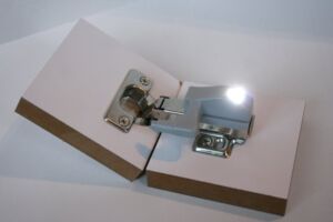 LED лампичка за шкаф