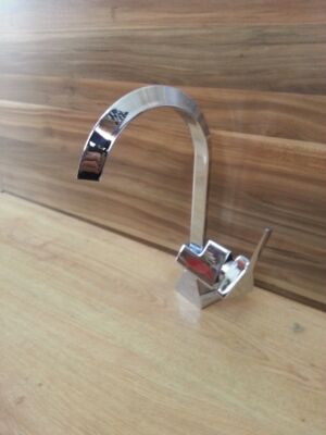 Смесител стоящ за кухненска мивка модел PIRAMID 105