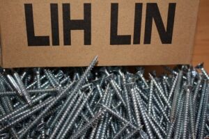 Мебелни винтове LIH LIN с дебелина 4.0 мм (1000 бр.)