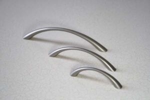 Мебелни дръжки модел 211