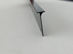 Лайсна за плот 4 см А/Р право криво Черна