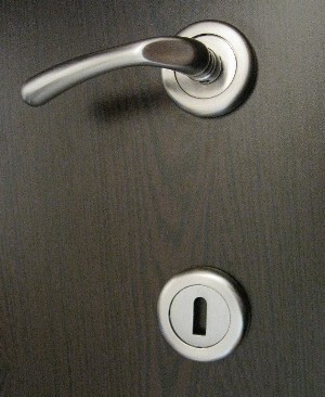 Дръжка за Врата с Розетка Хром - Ключ